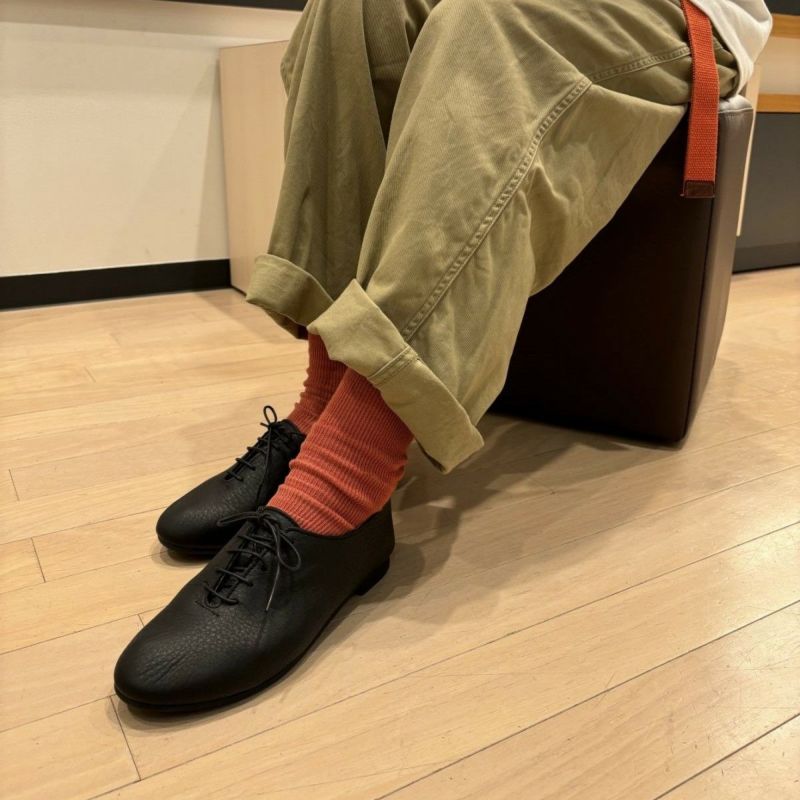 スタッフ着用：ブラック