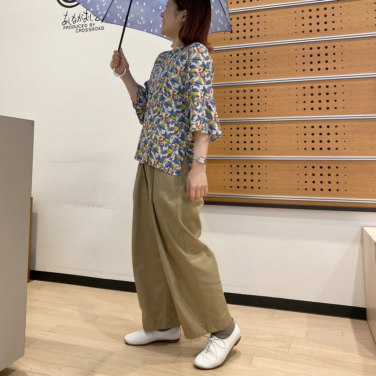 スタッフ着用：ホワイト