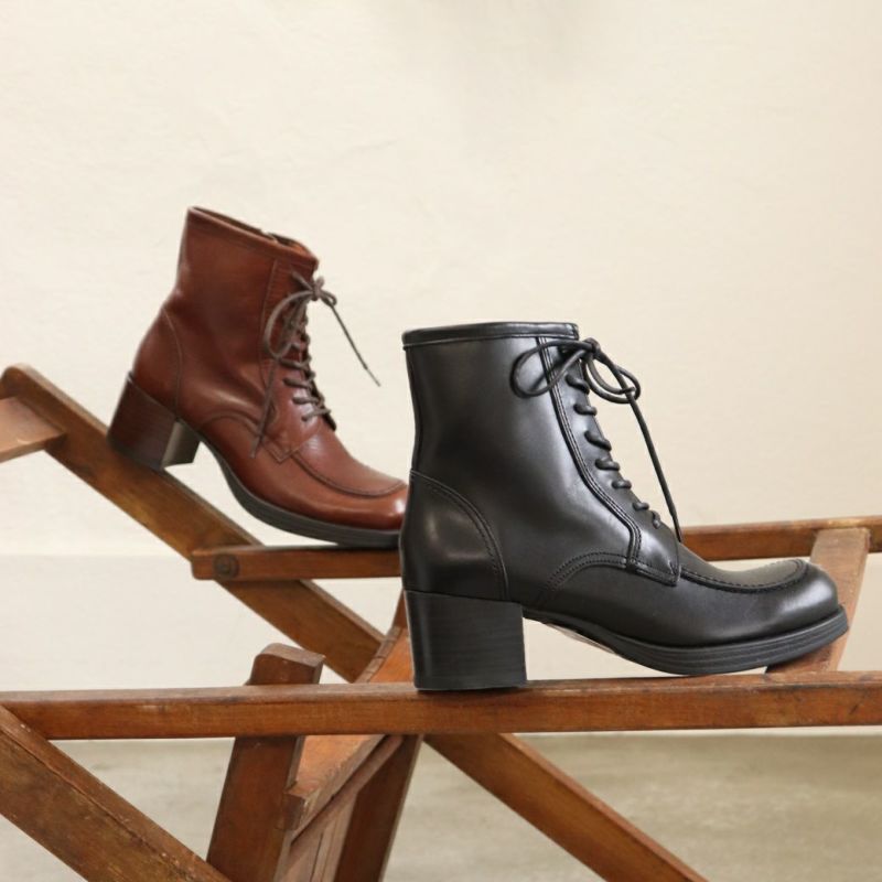 レースアップブーツ