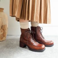 ダークブラウン