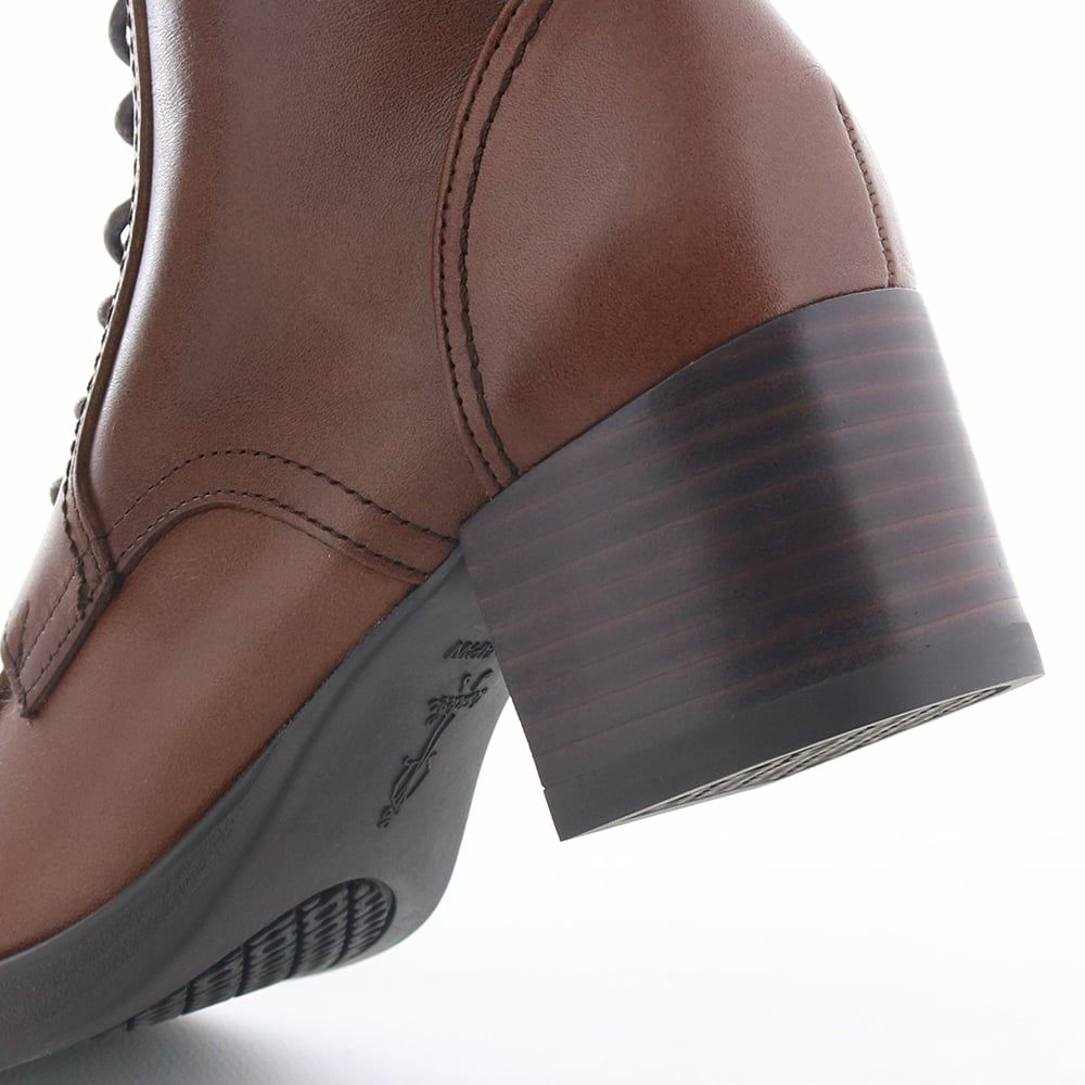 安定感のあるヒールで歩きやすさときちんと感を両立