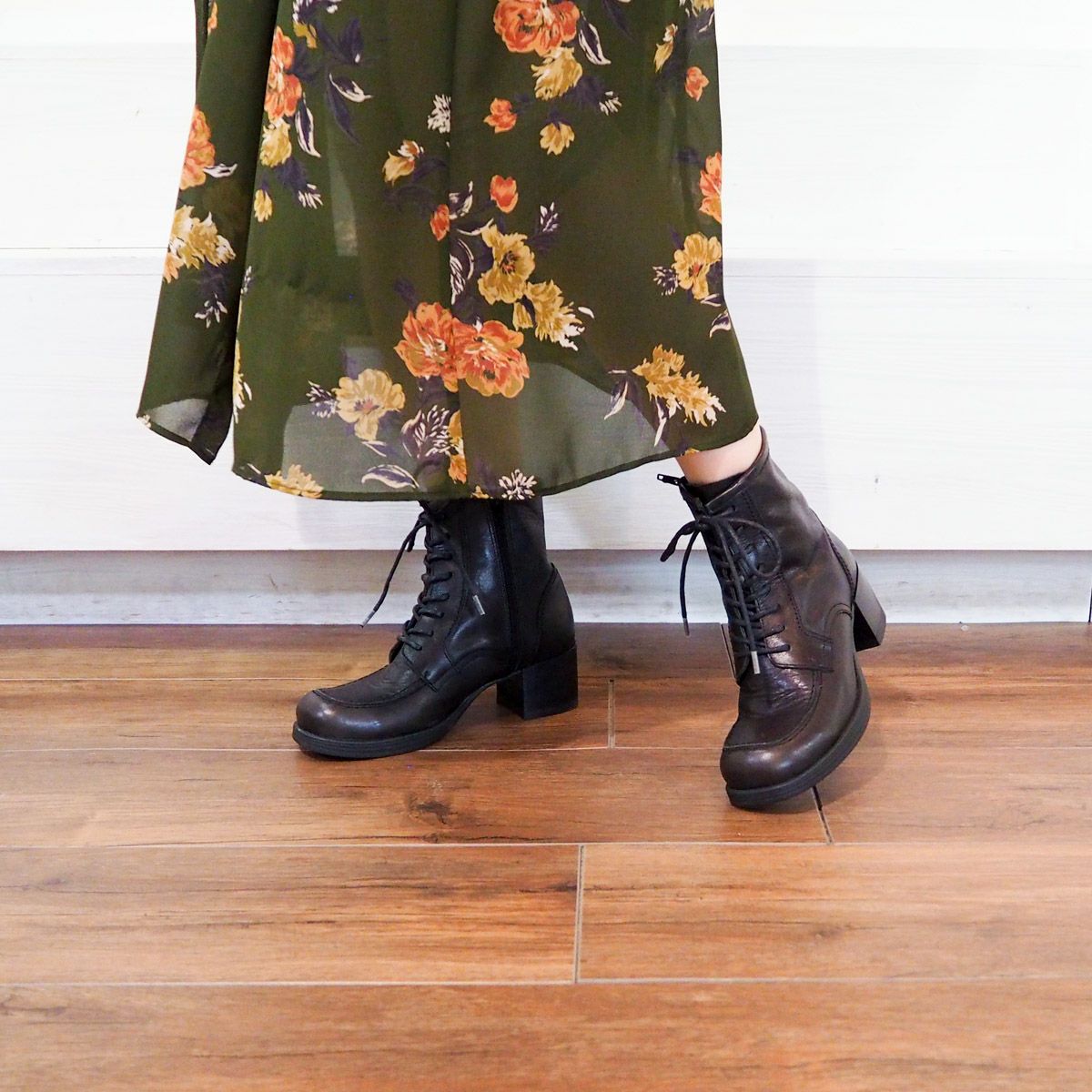 スタッフ着用：ブラック