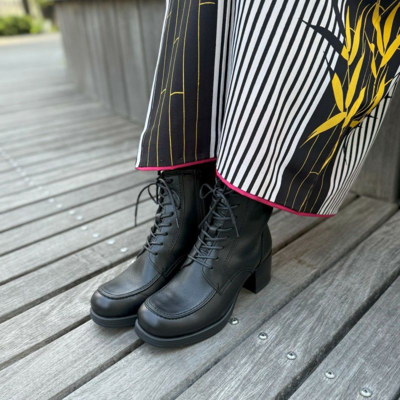 スタッフ着用：ブラック