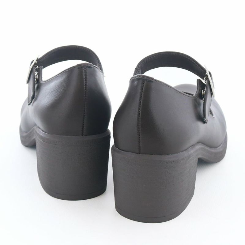 人気のレースアップシューズと同じモールドソールを使用し、歩きやすさも◎