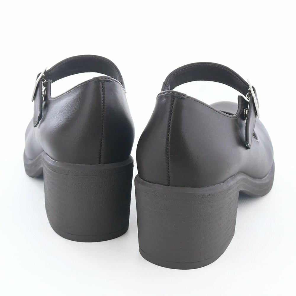 人気のレースアップシューズと同じモールドソールを使用し、歩きやすさも◎