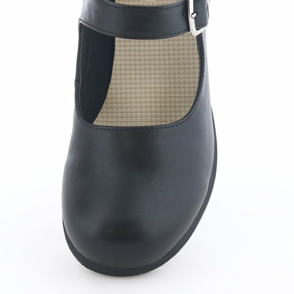 ゆったり設計で指先を締め付けず、ストレスのない履き心地