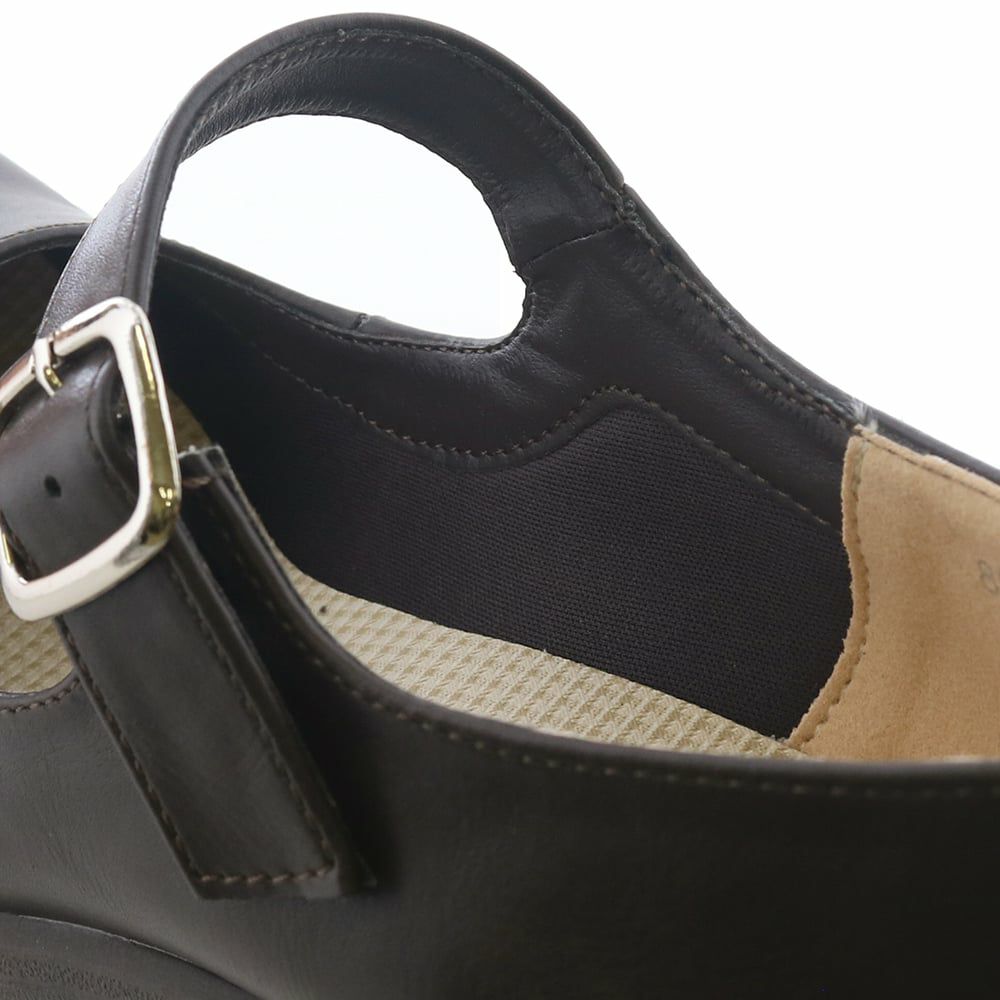 ライニングにはスポンジ入りのふっくら生地を採用