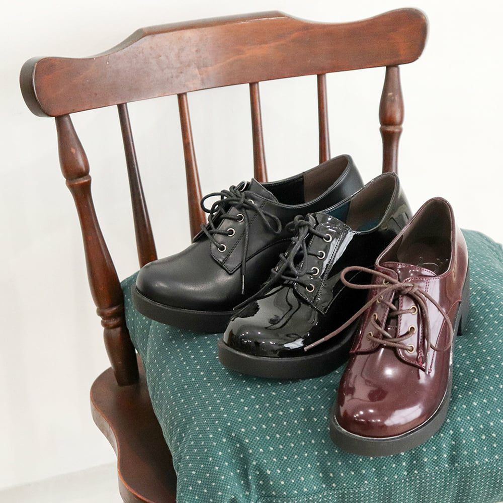  厚底レースアップシューズ