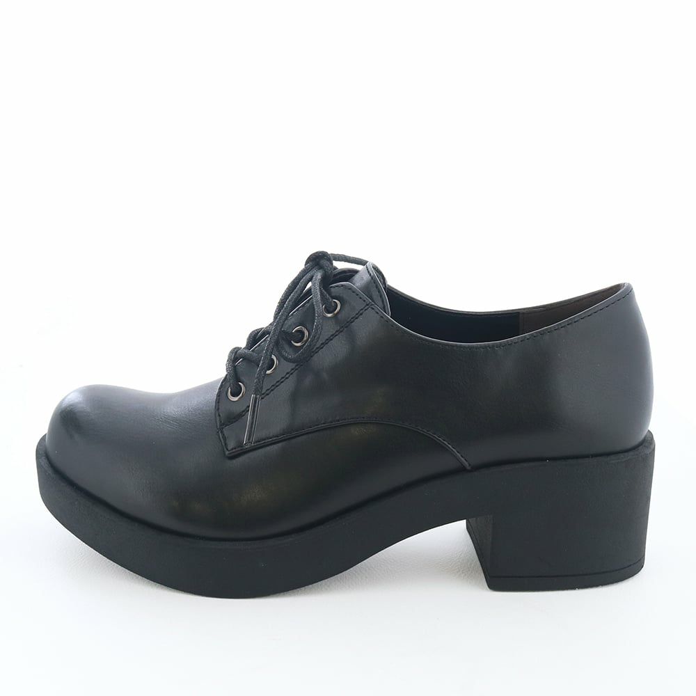 byあしながおじさんのもうひとつのロングセラー。厚底レースアップシューズ