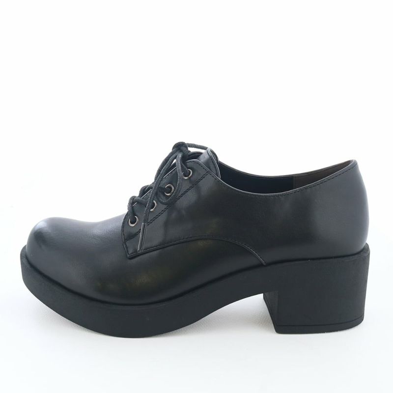 byあしながおじさんのもうひとつのロングセラー。厚底レースアップシューズ