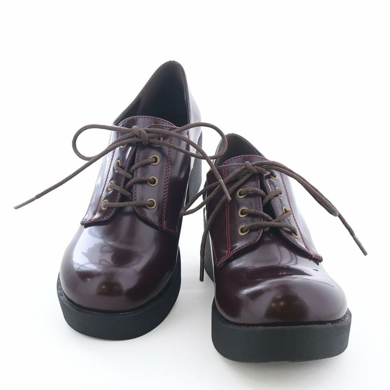 シンプルなデザインはシーンや季節を越えて年間通して履ける優秀デザイン