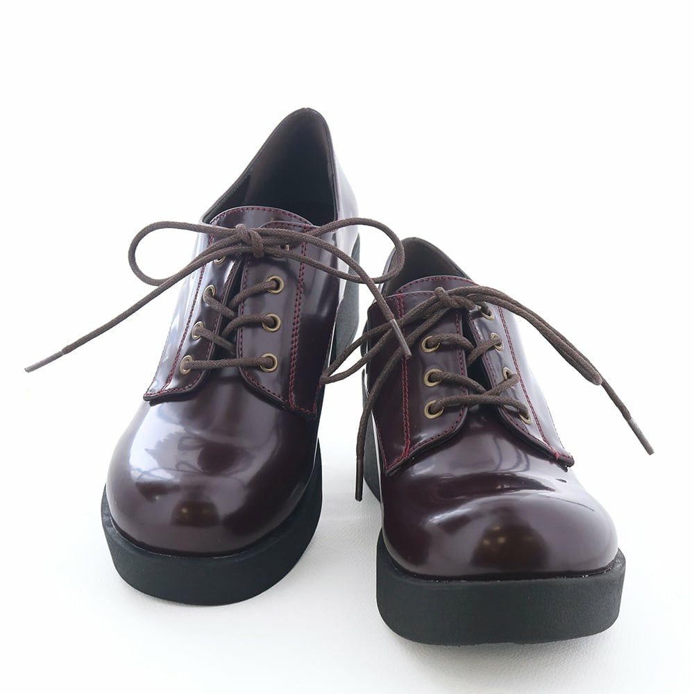 シンプルなデザインはシーンや季節を越えて年間通して履ける優秀デザイン