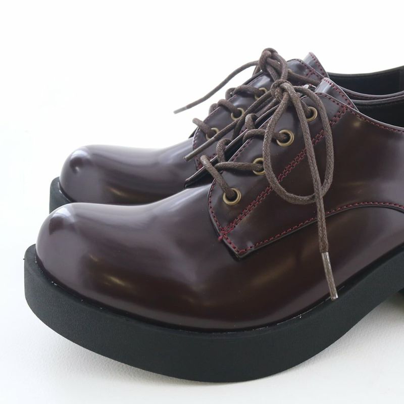 エナメルよりも柔らかな、ニュアンスのある光沢感が魅力（ワイン）