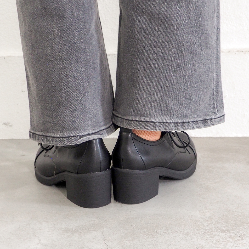 ブラック