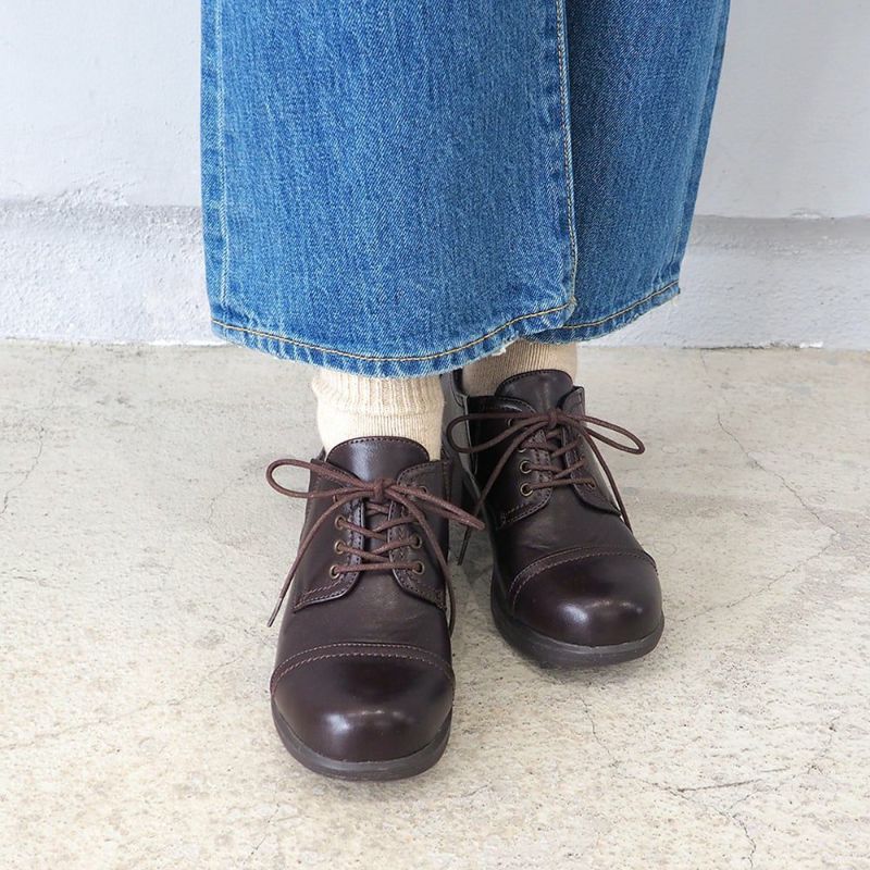 ダークブラウン