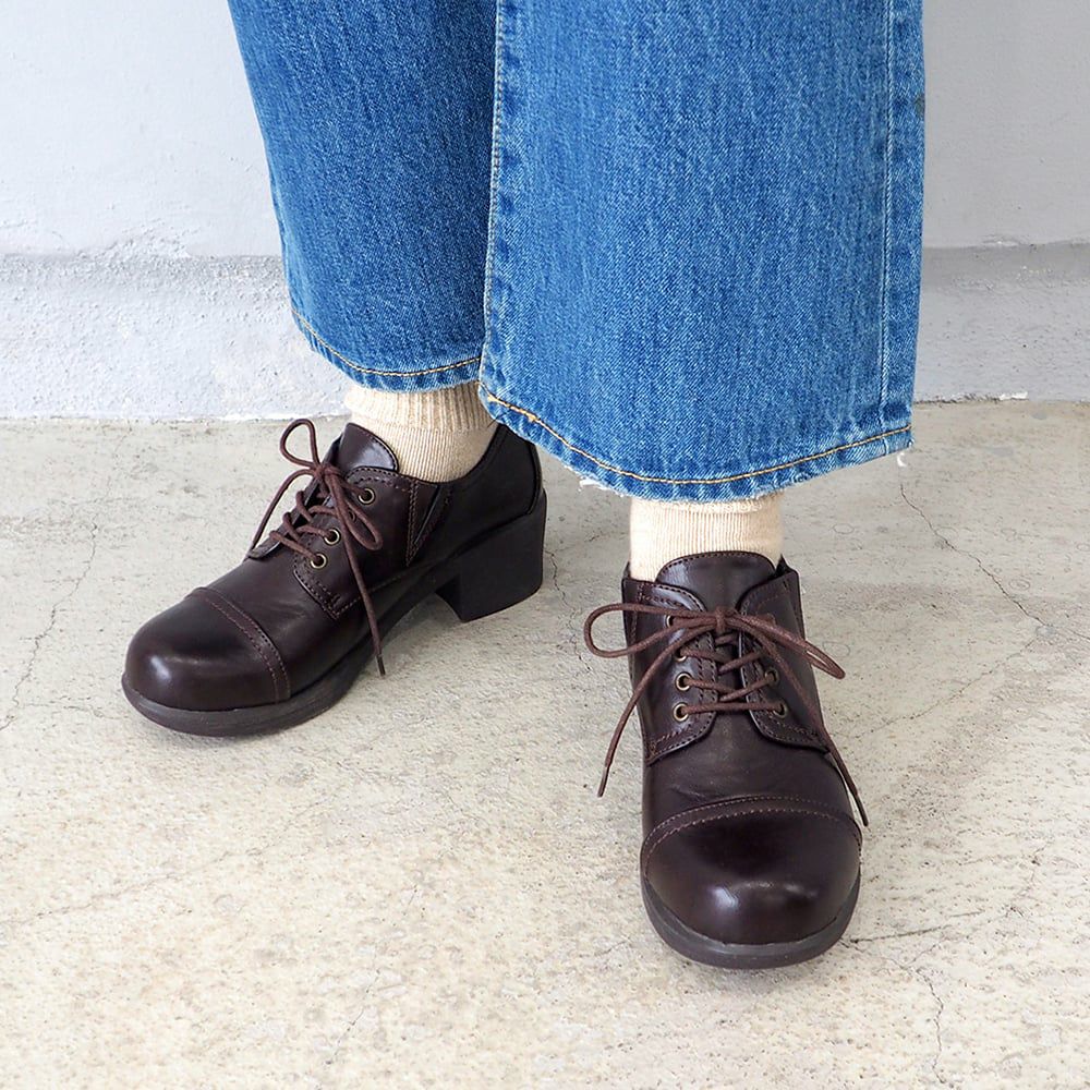 ダークブラウン