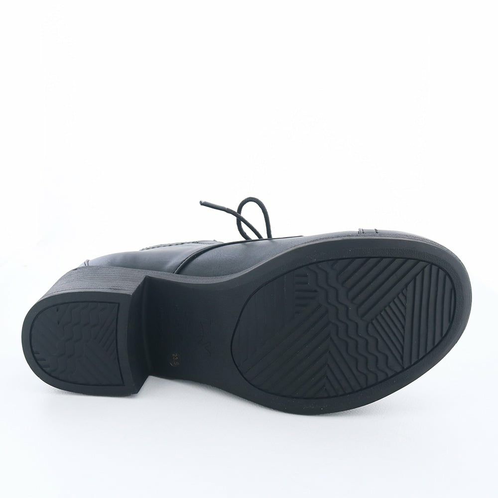 歩きやすさに定評のあるブランドオリジナルのモールドソールを使用