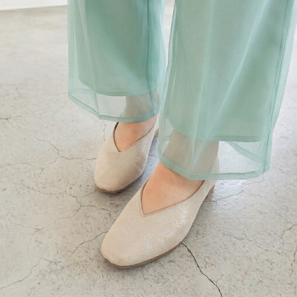 歩行に合わせてしっかり屈曲するソールが足への負担を軽減