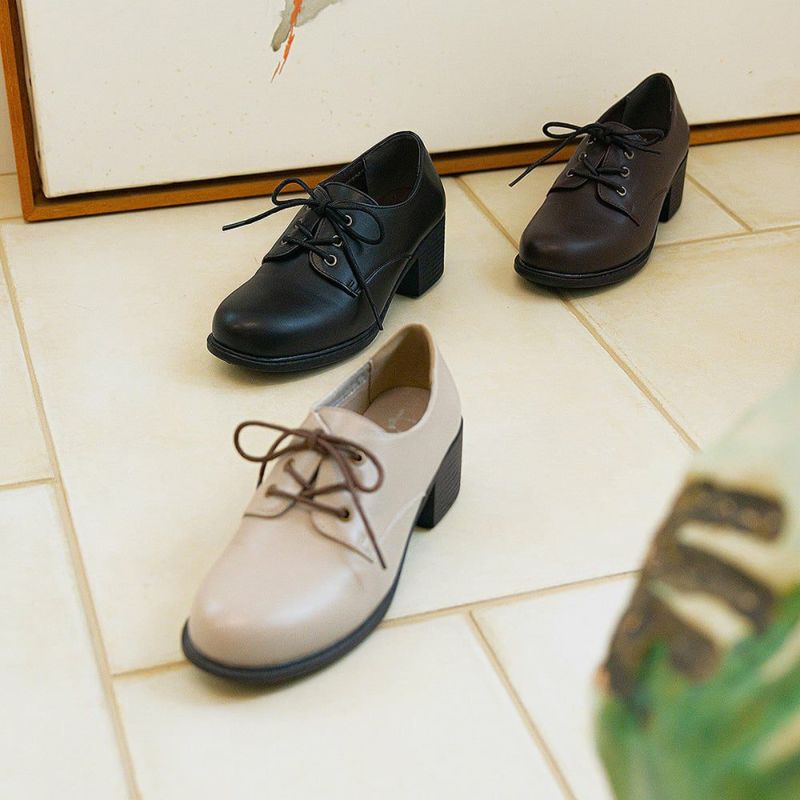 カジュアルレースアップシューズ