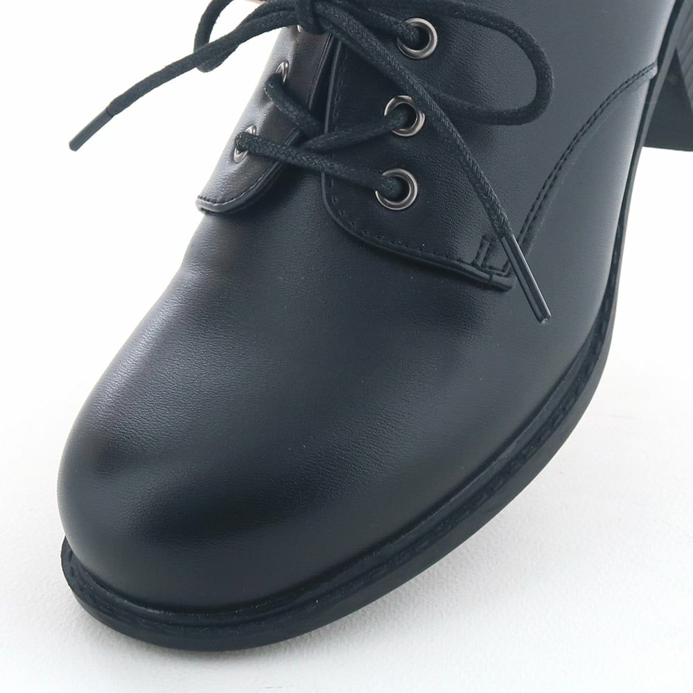 ゆったりめのラウンドトゥで指先を締め付けません