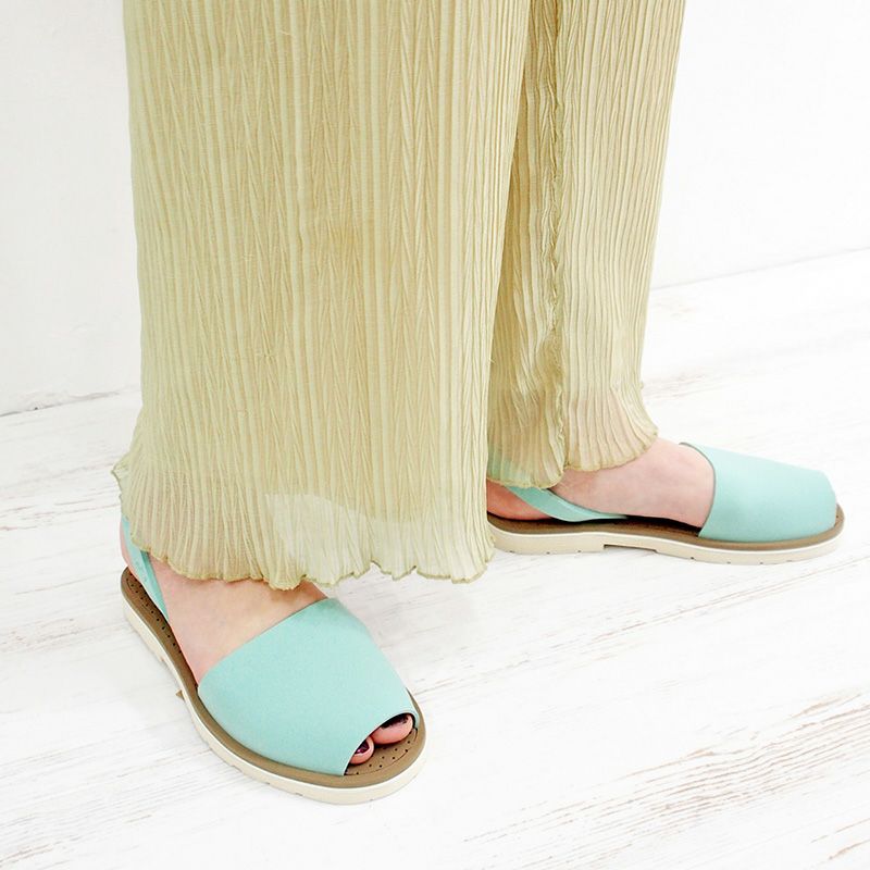 ライトグリーン