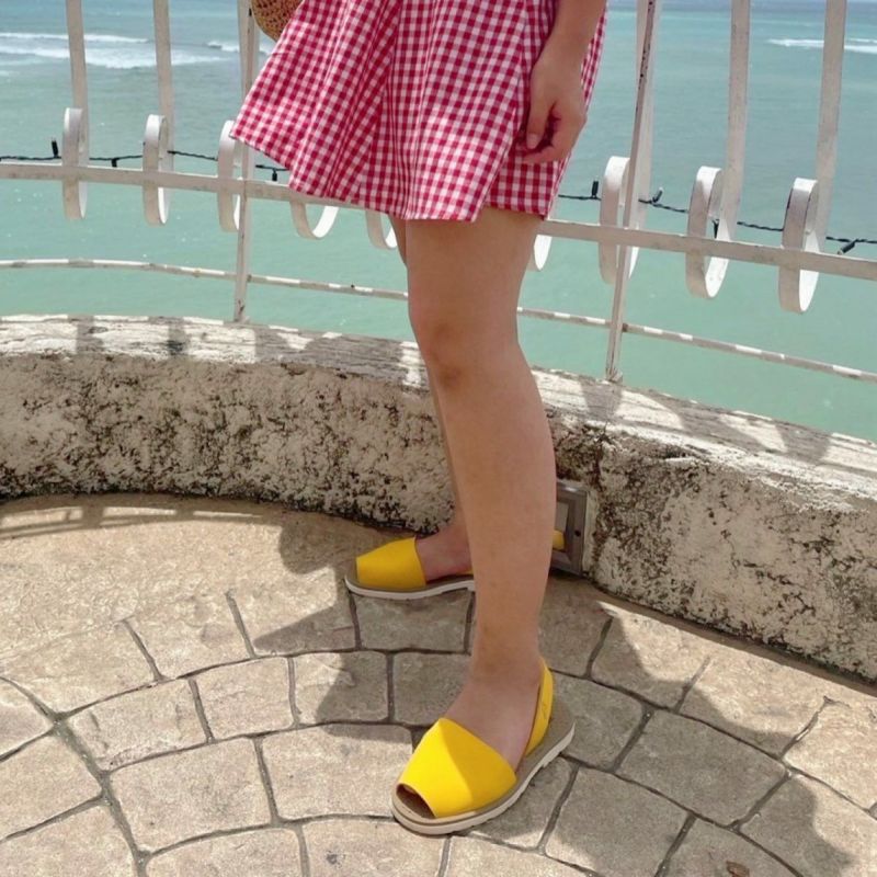 スタッフ着用：イエロー