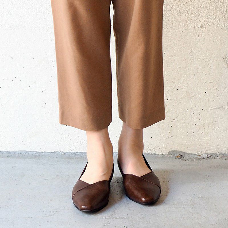 ダークブラウン