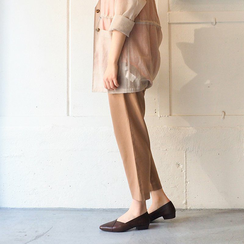 ダークブラウン