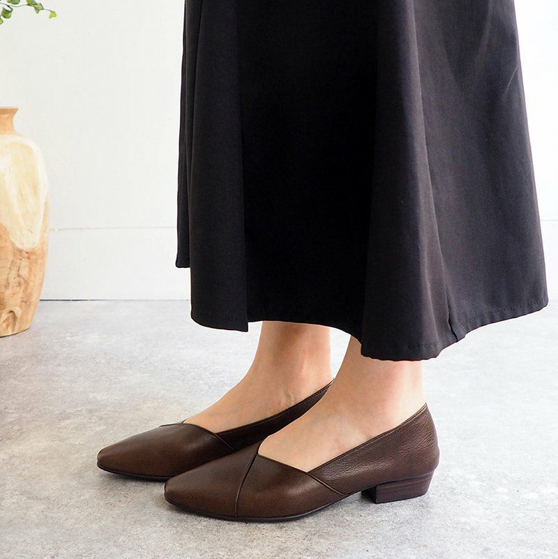 ダークブラウン