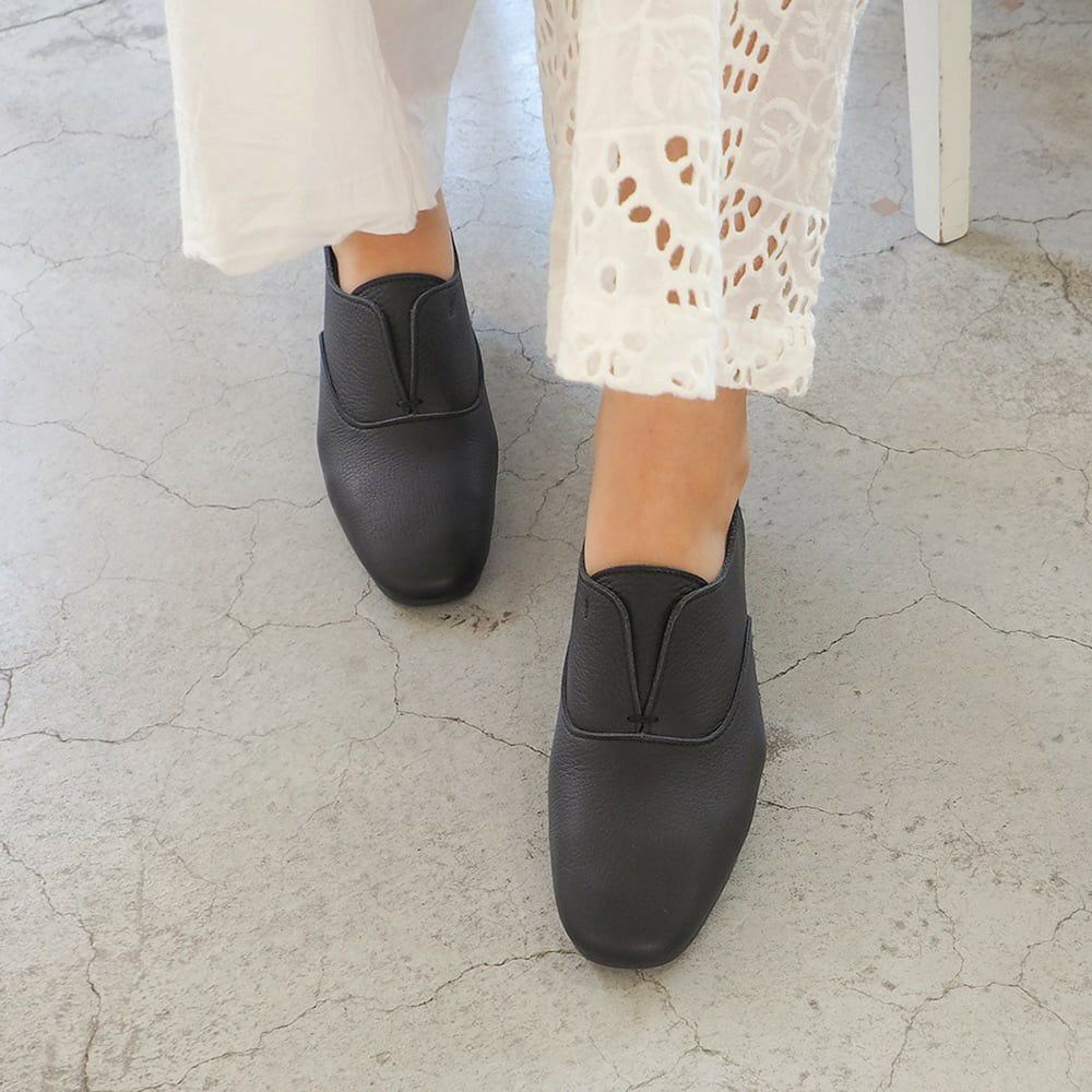 ブラック