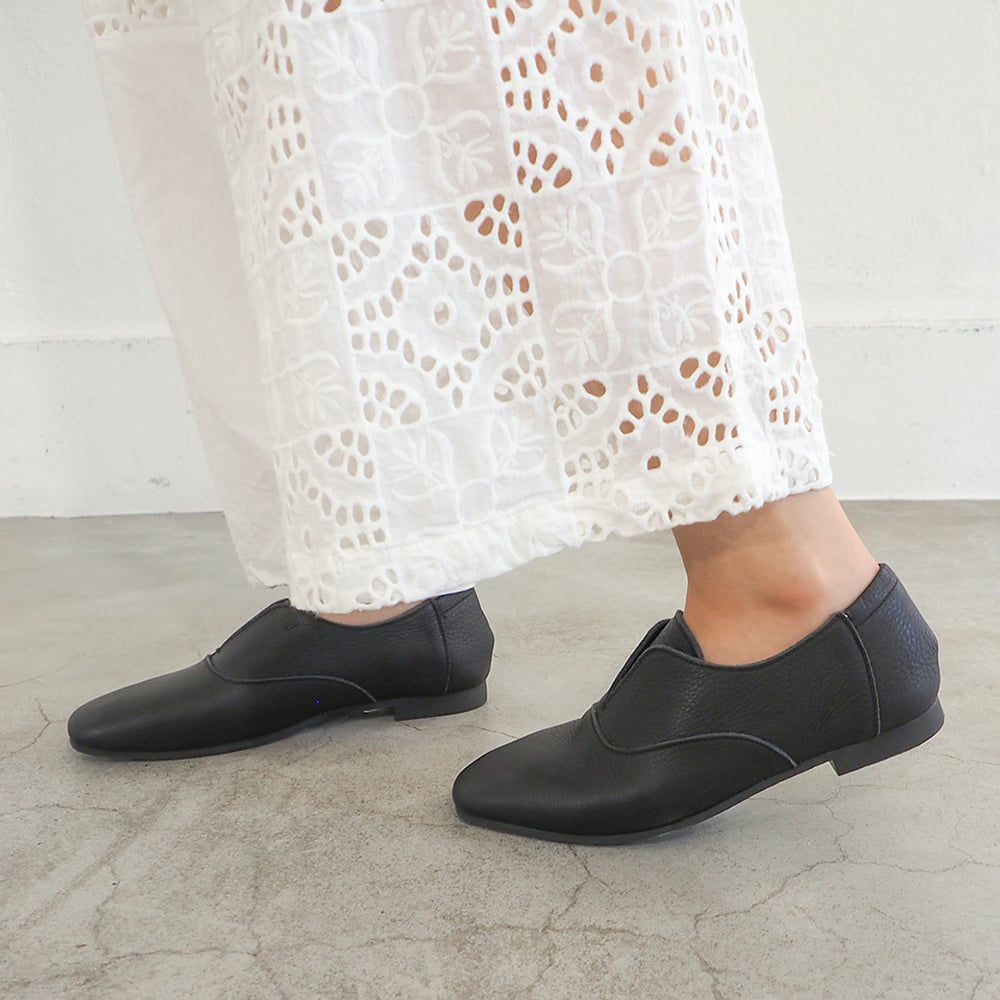 ブラック