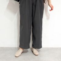 ライトグレー
