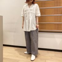 スタッフ着用：ホワイト