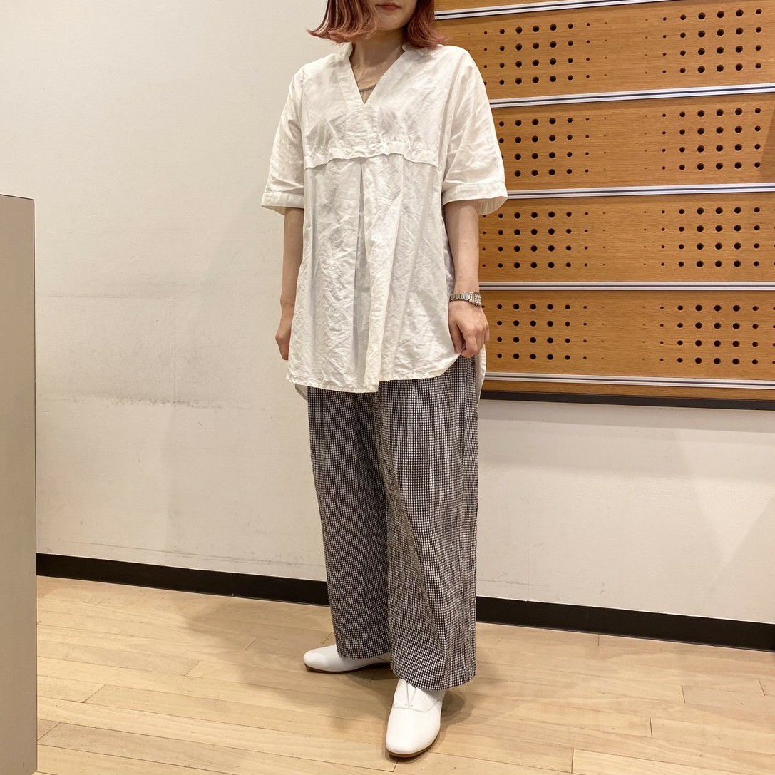 スタッフ着用：ホワイト