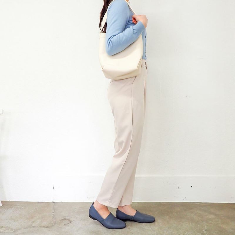 ダークブラウン