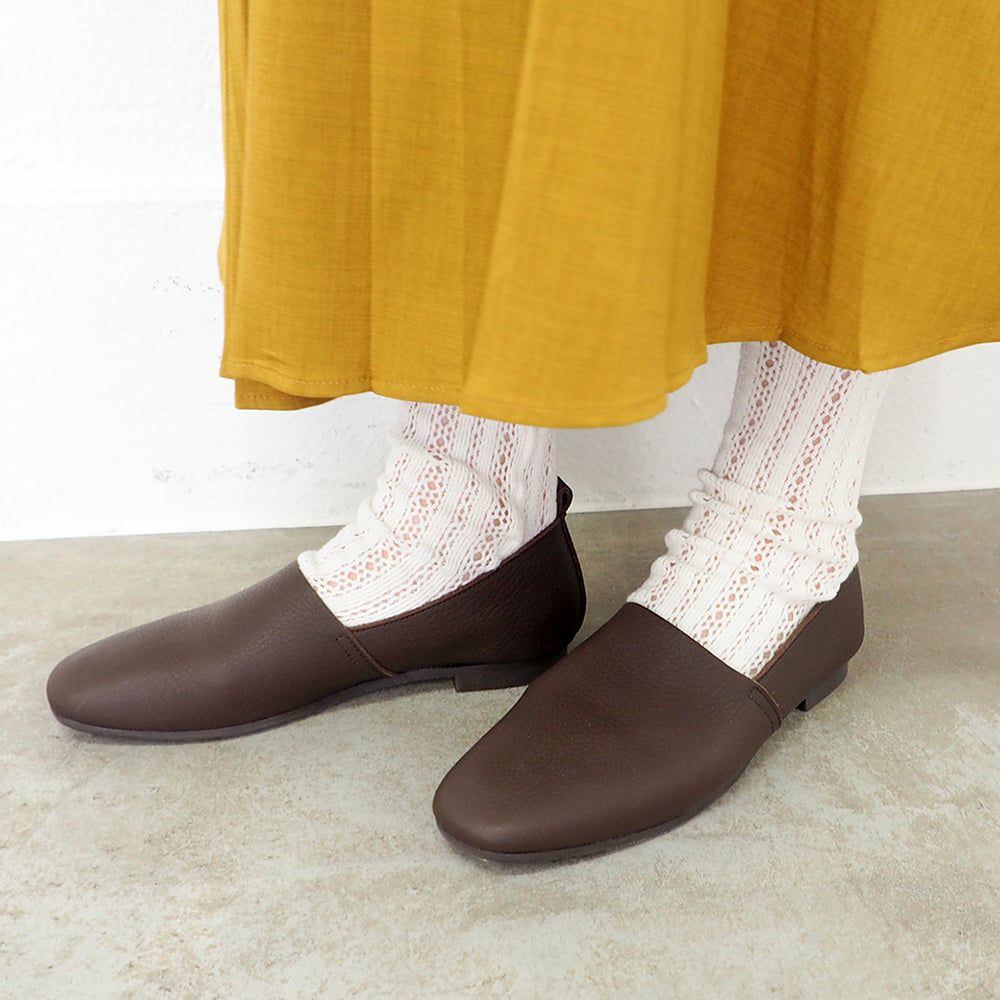 ダークブラウン