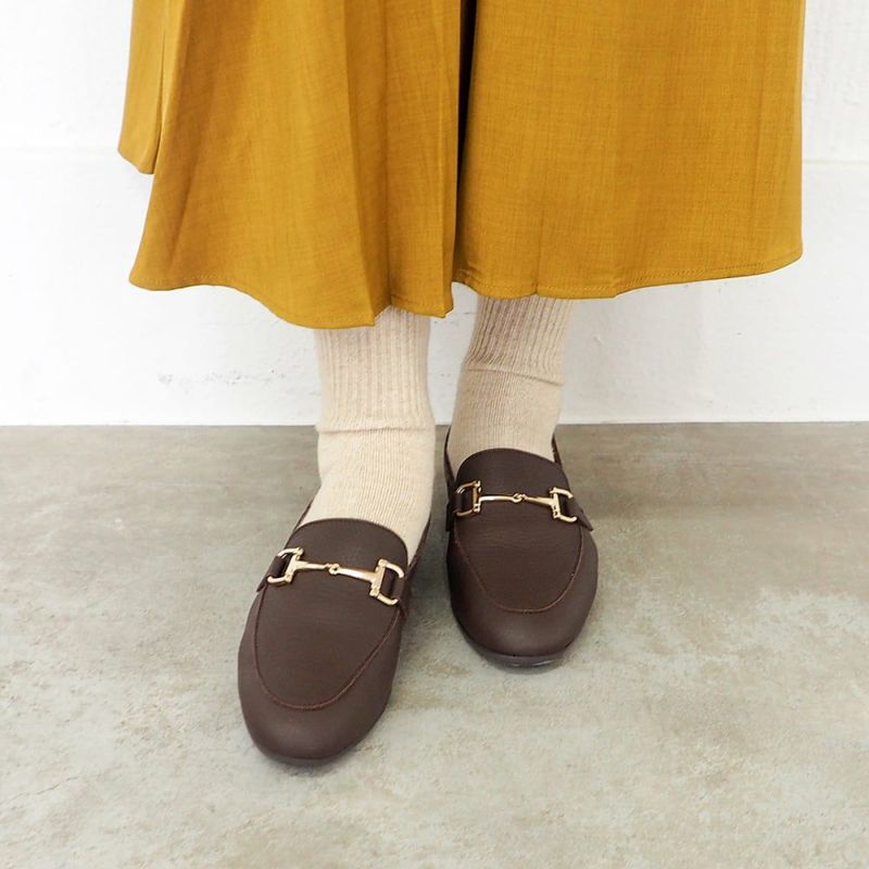 ダークブラウン