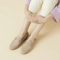 ダークブラウン