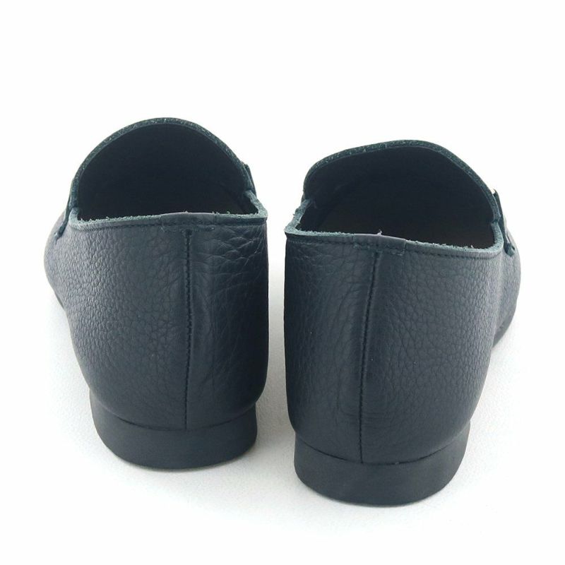 きちんと感と履きやすさを兼ね備えた、オンオフ履ける頼もしい一足