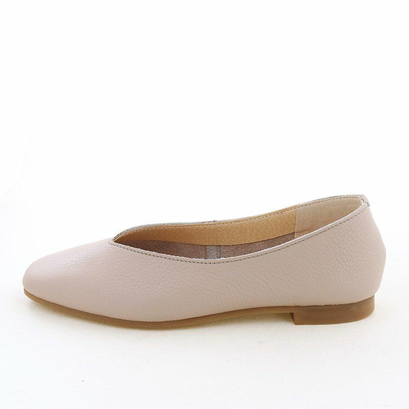 ENあしながおじさんのロングセラー。人気のVカットフラットシューズ