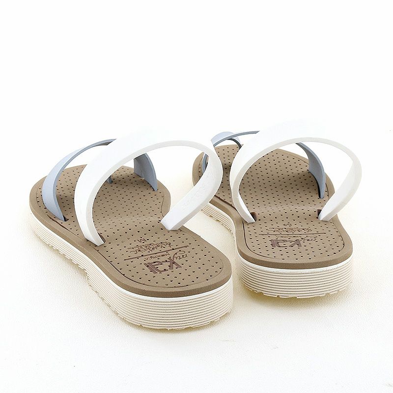 ヒールの高さ：2.5cm