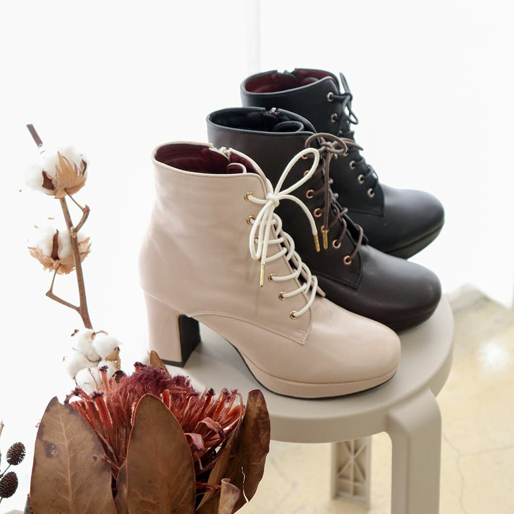 厚底レースアップブーツ