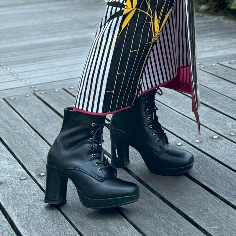 スタッフ着用：ブラック