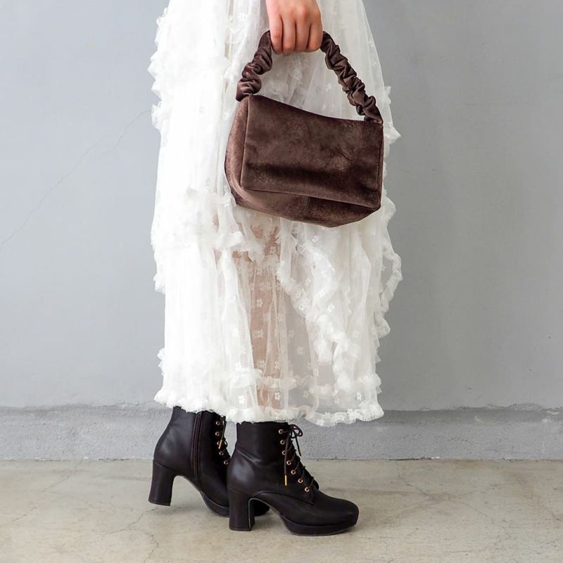 ダークブラウン