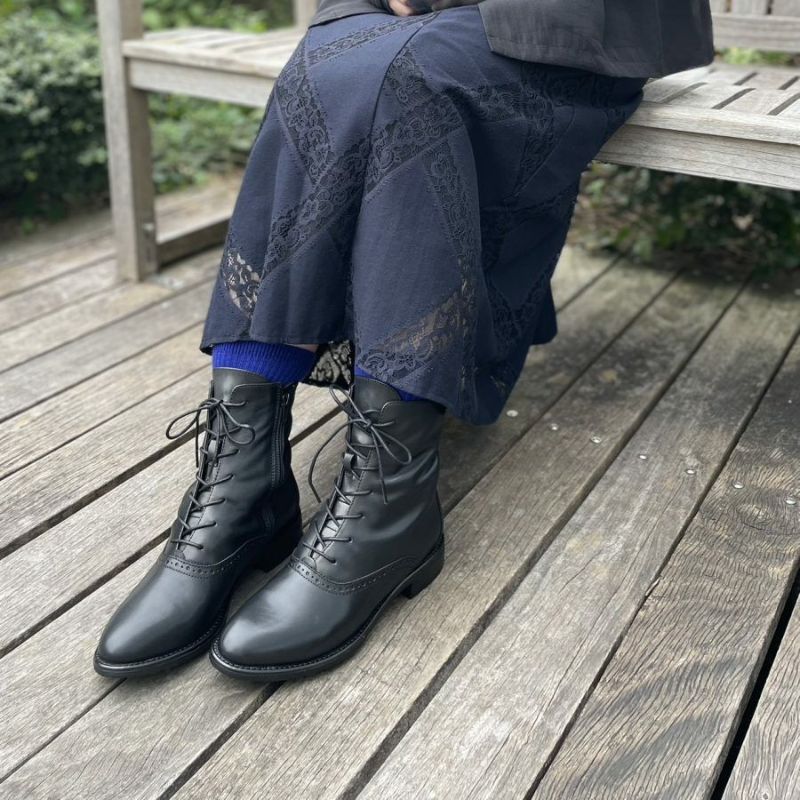 スタッフ着用：ブラック