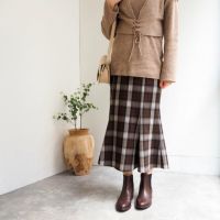ダークブラウン