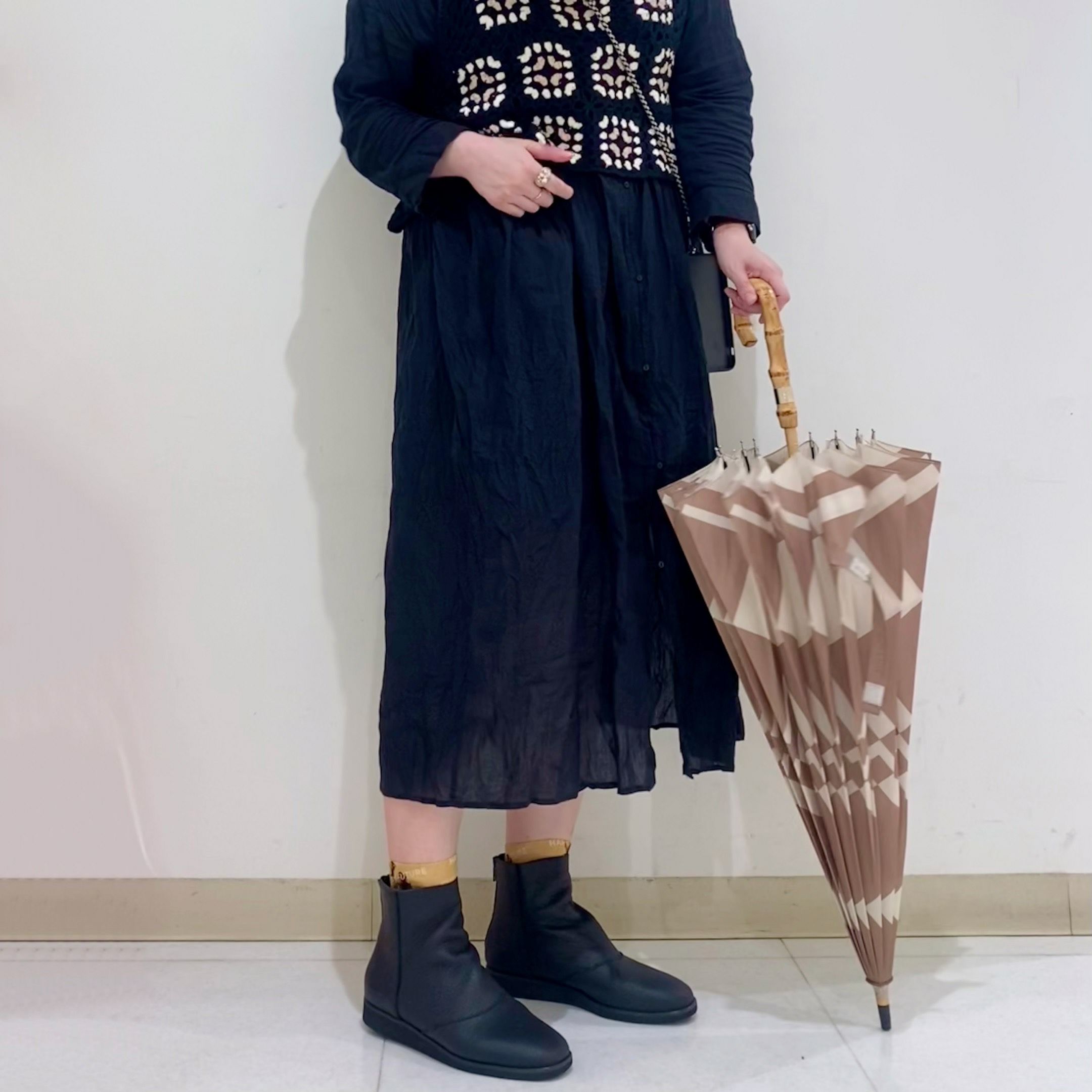 スタッフ着用：ブラック