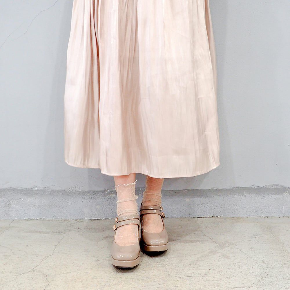 ライトベージュ