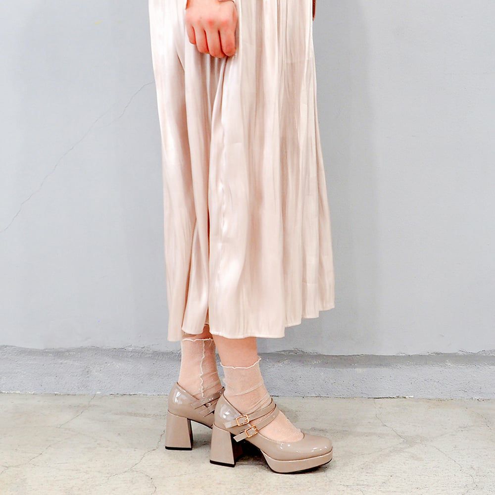 ライトベージュ