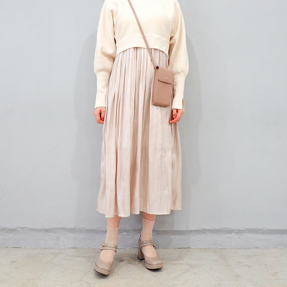 ライトベージュ